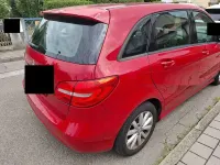 Gebraucht Mercedes B180 122 PS (89 kW) 2012 Rot Kleinwagen