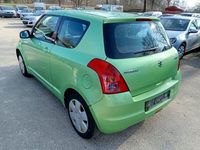Gebraucht Suzuki Swift 92 PS (67 kW) 2010 Grün Kleinwagen