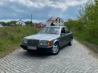 Gebraucht Mercedes E220 150 PS (110 kW) 1993 Grau Limousine