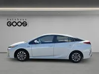 Gebraucht Toyota Prius Basis 122 PS (89 kW) 2018 Novaweiß perleffekt Kleinwagen