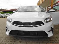 Neu Kia Ceed 140 PS (102 kW) 2025 Cararraweiß Kleinwagen