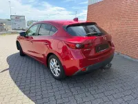 Gebraucht Mazda 3 Prime-Line 101 PS (74 kW) 2015 Rot Limousine