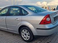 Gebraucht Ford Focus Ghia 101 PS (74 kW) 2007 Silber Limousine