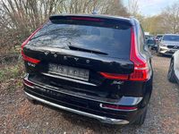 Gebraucht Volvo XC60 Plus 197 PS (144 kW) 2023 Schwarz SUV