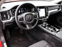 Gebraucht Volvo V60 Core 398 PS (292 kW) 2022 Rot Kombi
