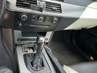 Gebraucht BMW 523 177 PS (130 kW) 2006 Schwarz Kombi