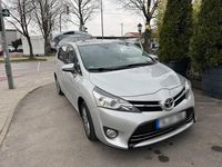 Gebraucht Toyota Verso 147 PS (108 kW) 2017 Silber Van / Kleinbus