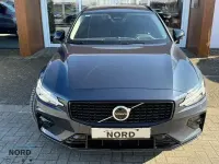 Gebraucht Volvo V60 Ultimate 197 PS (144 kW) 2024 Denim blue / metallic Kombi