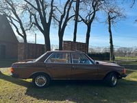 Gebraucht Mercedes 200 94 PS (69 kW) 1980 Braun Limousine