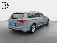 Gebraucht VW Passat Basis 122 PS (89 kW) 2023 Grau Kombi