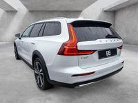 Gebraucht Volvo V60 CC Plus 197 PS (144 kW) 2022 Weiß Kombi