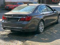 Gebraucht BMW 740 313 PS (230 kW) 2013 Braun Limousine