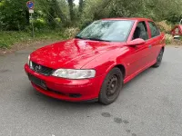 Usata Opel Vectra 101 CV (74 kW) 2001 Rosso Berlina