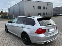 Gebraucht BMW 318 143 PS (105 kW) 2010 Silber Kombi