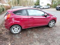 Gebraucht Ford Fiesta Trend 101 PS (74 kW) 2014 Rot Kleinwagen