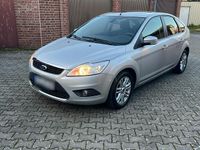 Gebraucht Ford Focus Ghia 125 PS (91 kW) 2010 Silber Limousine