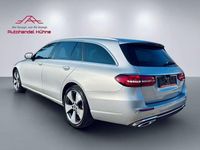 Gebraucht Mercedes E220 194 PS (142 kW) 2020 Hightech silber Kombi