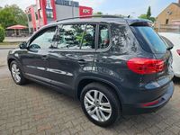Gebraucht VW Tiguan Trendline 122 PS (89 kW) 2015 Grau SUV