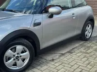 Usado Mini Cooper Essential 136 CV (100 kW) 2023 Plateado Utilitario