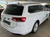Gebraucht VW Passat Business 150 PS (110 kW) 2023 Gletscherweiß metallic Kombi