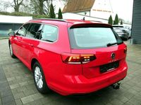 Gebraucht VW Passat Business 122 PS (89 kW) 2023 Rot Limousine