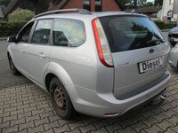 Gebraucht Ford Focus 90 PS (66 kW) 2011 Polarsilber metallic Kombi