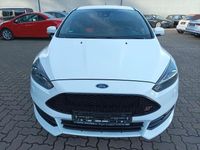 Gebraucht Ford Focus ST 250 PS (183 kW) 2017 Weiß Limousine