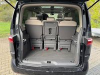 Gebraucht VW Multivan 150 PS (110 kW) 2024 Schwarz Van