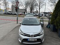 Gebraucht Toyota Verso 147 PS (108 kW) 2017 Silber Van / Kleinbus