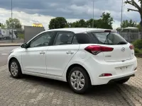 Gebraucht Hyundai i20 Basis 75 PS (55 kW) 2016 Weiß Limousine