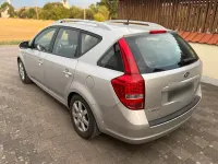 Gebraucht Kia Ceed 90 PS (66 kW) 2011 Silber Kleinwagen