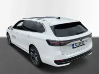 Gebraucht VW Passat Elegance 150 PS (110 kW) 2024 Pure white Kombi