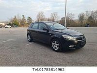Gebraucht Kia Ceed 90 PS (66 kW) 2011 Schwarz Kleinwagen