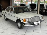 Gebraucht Mercedes 200 109 PS (80 kW) 1981 Weiß Limousine