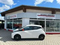 Gebraucht Toyota Aygo X-play 69 PS (50 kW) 2017 Weiß Kleinwagen