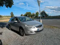Gebraucht Opel Astra 140 PS (102 kW) 2011 Silber Limousine