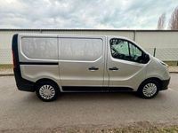 Gebraucht Renault Trafic 120 PS (88 kW) 2017 Silber Van / Kleinbus