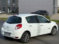 Gebraucht Renault Clio III Dynamique 79 PS (58 kW) 2011 Weiß Limousine