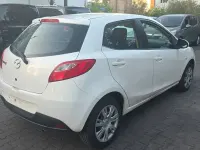 Gebraucht Mazda 2 Center-Line 75 PS (55 kW) 2012 Weiß Kleinwagen