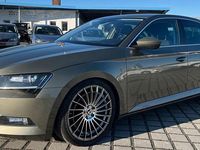 Gebraucht Skoda Superb Style 190 PS (139 kW) 2016 Grün Limousine