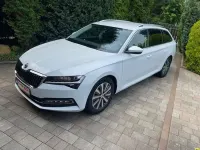 Gebraucht Skoda Superb Premium Edition 150 PS (110 kW) 2023 Moonweiss metallic Kombi