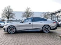 Gebraucht BMW 550 M Sport 489 PS (359 kW) 2024 Oxidgrau ii Limousine