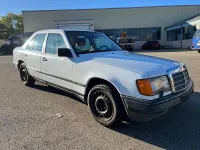 Gebraucht Mercedes E300 179 PS (131 kW) 1987 Weiß Limousine