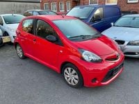 Gebraucht Toyota Aygo Basis 68 PS (50 kW) 2014 Rot Kleinwagen