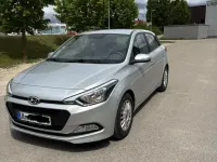 Gebraucht Hyundai i20 101 PS (74 kW) 2018 Silber Limousine
