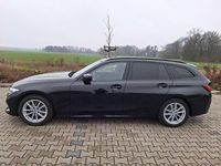 Gebraucht BMW 318 Shadowline 156 PS (114 kW) 2024 Black sapphire metallic Kombi