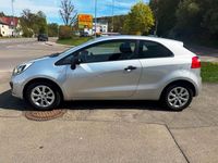 Gebraucht Kia Rio 75 PS (55 kW) 2013 Silber Limousine