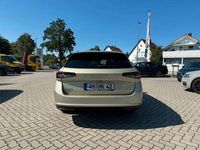 Gebraucht Skoda Superb Selection 150 PS (110 kW) 2024 Ice tea beige metallic Kombi