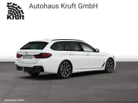 Gebraucht BMW 530 M Sport 245 PS (180 kW) 2023 Alpinweiß uni Kombi