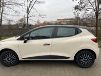 Używany Renault Clio IV Basis 75 KM (55 kW) 2017 Beżowy Sedan/Limuzyna